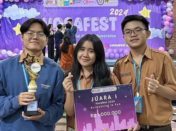 Juara 1 Lomba Akuntansi VOCAFEST 2024